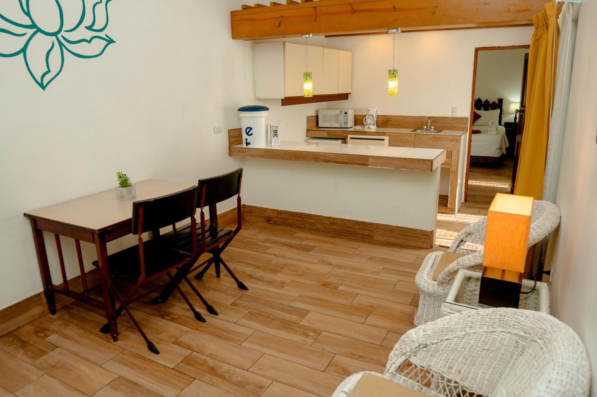 Hotel Casona De La Isla Флорес Екстер'єр фото